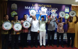 Peluncuran Logo dan Maskot PORA XIII ditandai dengan pemukulan Rabbana serentak oleh Bupati Aceh Besar, Mawardi Ali dan Ketua Komite Olahraga Nasional Indonesia (KONI) Muzakir Manaf, serta panitia yang terlibat dalam PORA XIII Aceh Besar. (Foto/Ist)