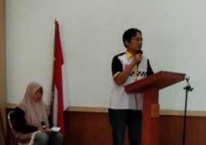 Ketum Percasi Aceh. Aldin Nl sedang beri arahan pembukaan kejuaraan catur piala Senator Aceh, Fachrul Razi. di gedung PWI Aceh, Selasa (28/08/2018). (FOTO,/Humas Percasi Aceh)