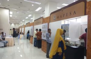 Para pengunjung tampak antusias melihat lukisan dan benda-benda bersejarah pada PKA-7 di Banda Aceh. (Foto/Ist)