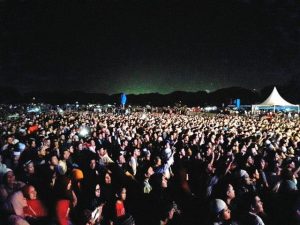 Ribuan orang menghadiri tabligh akbar bersama Ustadz Abdul Somad, di Lapangan Blang Padang, Banda Aceh, Sabtu malam (19/8/2018). (Foto/dani randi)