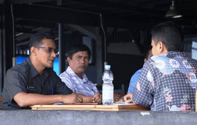WhatsApp Image 2018-09-08 at 15.39.39 Ketua Partai Aceh Sabang, yang juga Wali Kota Sabang, Nazaruddin, saat berbincang dengan Waspadaaceh.com. (Foto/Ist)