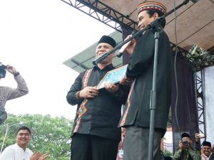 Bupati Aceh Tengah, Shabela Abubakar dan Ustadz Abdul Somad. (Foto/Ist)