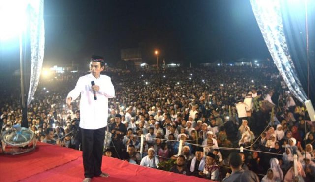 WhatsApp Image 2018-11-28 at 14.55.35 Puluhan ribu jamaah penuh sesak memadati Lapangan Mariam Sipoli Desa Rimo Kec. Gunung Meriah Aceh Singkil, pada tablik akbar bersama Ustadz Abdul Somad. (Foto/Arief)
