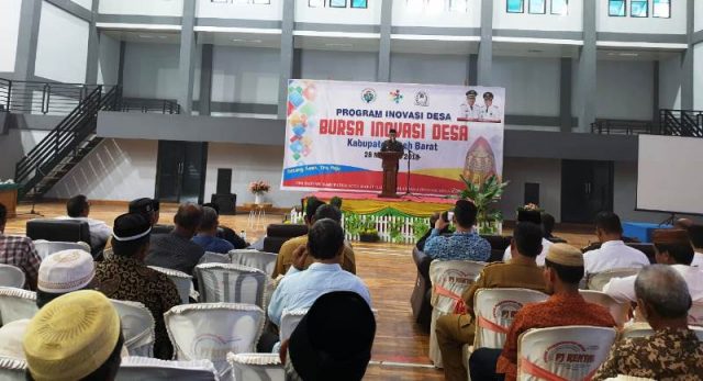 WhatsApp Image 2018-11-28 at 17.28.05 Bupati Aceh Barat, H Ramli MS, menghadiri kegiatan Bursa Inovasi Desa Tahun 2018 yang dipusatkan di GOS Meulaboh, Rabu (28/11/2018). (Foto/Dedi Iskandar)