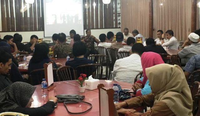 WhatsApp Image 2018-11-30 at 12.06.57 Pertemuan Plt Kadis Kebudayaan dan Pariwisata Aceh, Amiruddin, dengan pengusaha restoran/rumah makan dan kafe di sebuah rumah makan di Banda Aceh, Kamis (29/11/2018). (Foto/Ist)