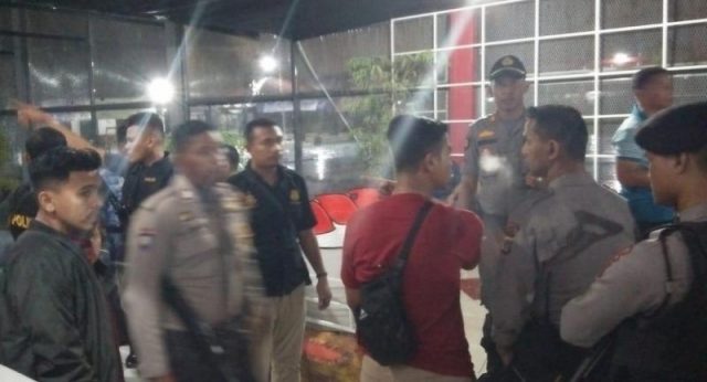WhatsApp Image 2018-11-30 at 12.39.25 Sedikitnya 100 personil polisi dikerahkan untuk pengamanan dan memburu para napi yang kabur dari Lapas Klas IIA Lambaro. (Foto/KBA.ONE/Fatma)