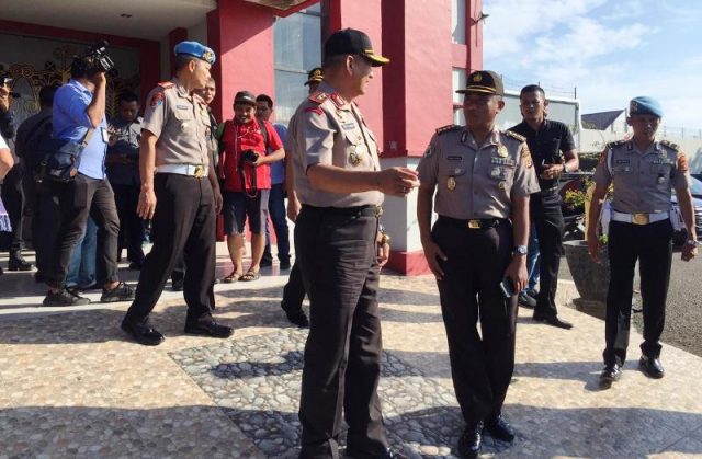 WhatsApp Image 2018-11-30 at 16.53.15 Kapolda Aceh, Irjen Pol Rio S Djambak, saat meninjau Lapas Klas IIA Banda Aceh/Aceh Besar, Jumat (30/11/2018). (Foto/Ist)