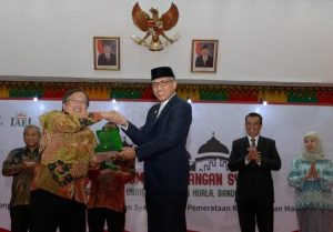 Plt Gubernur Aceh, Nova Iriansyah, pada acara pembukaan Forum Riset Ekonomi dan Keuangan Syariah tahun 2018 di AAC Dayan Dawood, Banda Aceh, 18 September 2018. (Foto/Ist)
