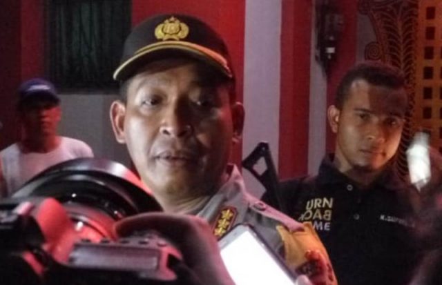 kapolres Kapolresta Banda Aceh, Kombes Pol Trisno Riyanto, menjawab pertanyaan wartawan saat berada di Lapas Lambaro. (Foto/KBA.ONE/Icha)