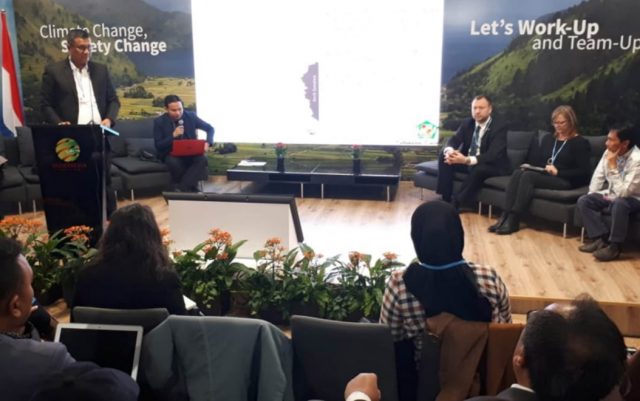 20181209_141028 Wakil Bupati Pidie, Fadhlullah TM Daud, ST, saat berbicara pada acara Konferensi Internasional Perubahan Iklim, Conference of Party (COP) ke 24 di Katowice, Polandia, Kamis (6/12/2018).