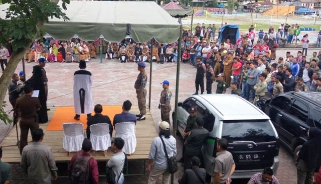 WhatsApp Image 2018-12-04 at 22.01.47 Pelaksanaan eksekusi hukuman cambuk kepada lima terpidana di Takengon, Aceh Tengah. (Foto/Bahtiar Gayo)