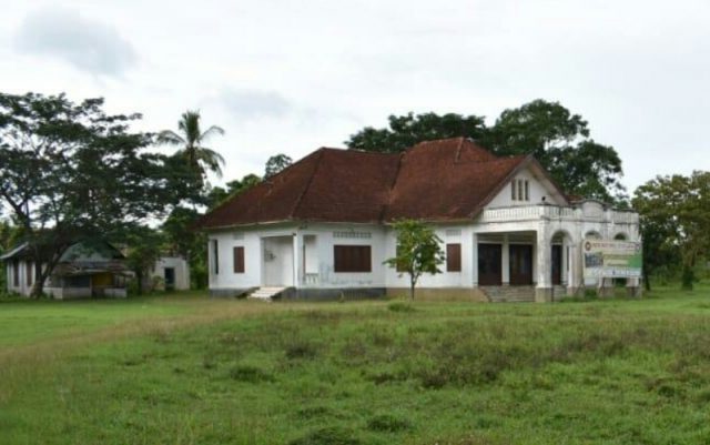 WhatsApp Image 2018-12-16 at 16.25.34 Istana Karang yang berada di pinggir jalan negara Banda Aceh – Medan, Kecamatan Kejuruan Muda, Kabupaten Aceh Tamiang, terkesan tidak terurus lagi. (Foto/Ist)