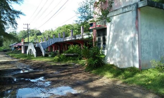 WhatsApp Image 2019-01-02 at 17.48.24 Pasar kuliner di kawasan Gunung Cencrang Desa Sawang Kecamatan Setia Bakti, Aceh Jaya, yang dibangun pada tahun 2016, kini terbengkalai. (Foto/zammil)