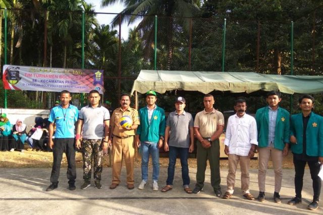 WhatsApp Image 2019-01-29 at 14.55.32 Panitia Turnamen Volly yang dilaksanakan oleh mahasiswa KKN Unsyiah di Kecamatan Panga, Selasa, 29/1/2019. (Foto/zammil)
