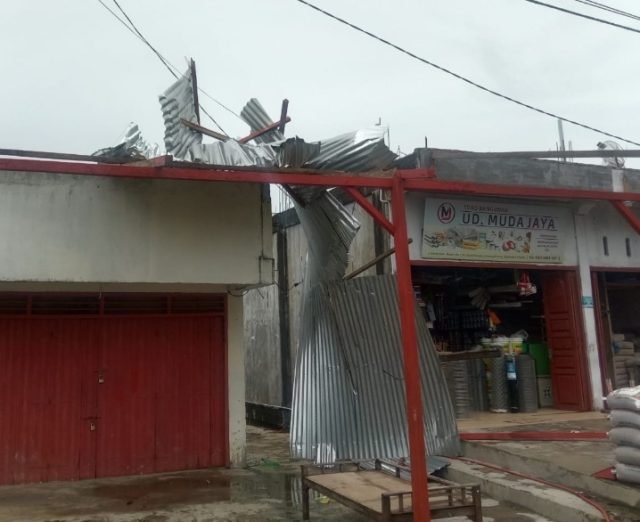 Rumah Di Aceh Utara Rusak Diterjang Angin Puting Beliung Waspada Aceh