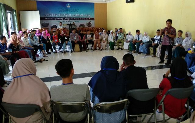 Peserta sedang mendapat orientasi dari panitia Laseda 16 dari BPNB Banda Aceh. (Foto/Munawardi)