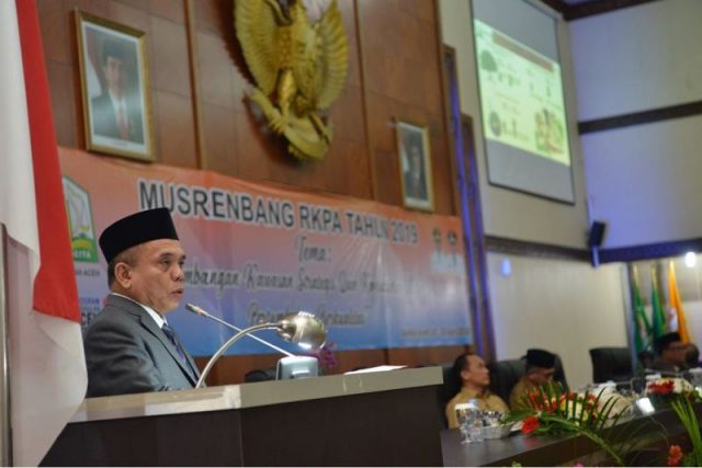 Gubernur Aceh, Irwandi Yusuf, membuka Musrenbang RKPA tahun 2019 di Gedung Utama DPR Aceh, Banda Aceh, Senin, (16/4/2018). (Foto/Ist)
