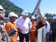 Gubernur Aceh, Irwandi Yusuf bersama rombongan dari perusahaan Hitay Holding Turki meninjau Pembangunan Geothermal Gunung Berapi Jaboi Sabang, Sabang, Selasa (3/18/2018).