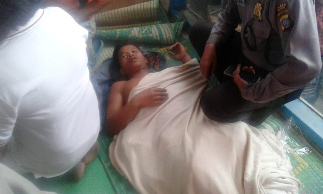 WhatsApp Image 2018-06-18 at 19.49.17 Salah seorang korban KM. Sinar Bangun, yang tenggelam di Danau Toba, yang berhasil dselamatkan tim SAR Senin petang tadi (18/6/2018). (Foto/Istimewa)