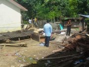 Rumah milik warga Desa Udeung, Kec. Bandar Baru, Pidie Jaya, yang dijadikan tempat pasta narkoba, rata dengan tanah setelah dirubuhkan warga, Jumat (29/6/2018). (Foto/Ist)