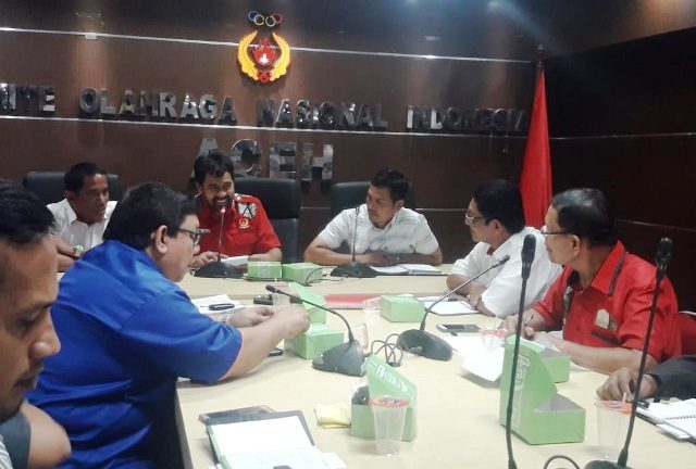 WhatsApp Image 2018-08-15 at 09.30.06 Ketum Umum KONI Aceh, Muzakir Manaf memimpin evaluasi kesiapan PORA 2018 dengan pengurus/pengarah PORA di Aceh Besar , Senin kemarin (Foto/Aldin NL)