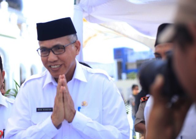 WhatsApp Image 2018-08-15 at 14.31.51 Plt Gubernur Aceh, Nova Iriansyah menyatakan siap diperiksa KPK di Mapolda Aceh, Kamis besok. (Foto/dani randi)
