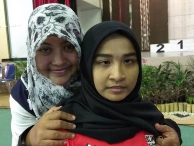 WhatsApp Image 2018-10-17 at 06.25.49 Miftahul Jannah dengan Yayan Zamzami,host di acara penutupan Kejurnas Catur 47/2018 di Hall Stadion Harapan Bangsa, Lhong Raya, Banda Aceh, Senin (15/10/2018. (Foto/Ist)