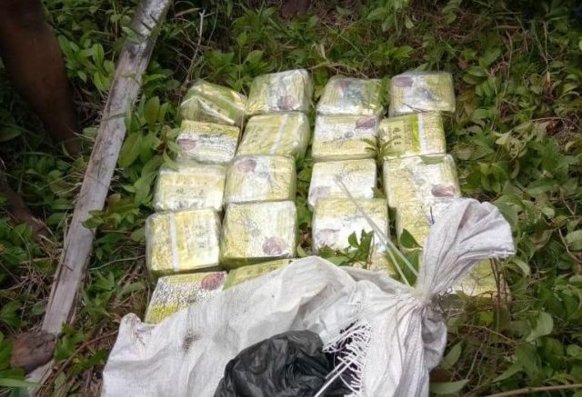 WhatsApp Image 2018-11-08 at 18.47.21 Narkoba jenis sabu dan ekstasi dari dua tersangka yang diamankan, yakni SN alias Pun 43, warga Gampong Nabol Alue Bu, Kecamatan Peureulak Barat, Aceh Timur, dan MF,31 warga Gampong Tualang, Kecamatan Peureulak, Aceh Timur. (Foto/Ist)