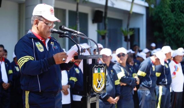 WhatsApp Image 2018-11-17 at 15.43.05 Wali Kota Banda Aceh, Aminullah Usman, ketika melepas kontingen Banda Aceh ke PORA XIII Aceh Besar. (Foto/Ist)