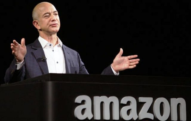 jeff bezos-1 Jeff Bezos, begitu orang menyebut namanya, adalah pendiri, chaiman, CEO, presiden sekaligus pemilik saham mayoritas perusahaan teknologi terbesar di dunia, Amazon.com. (Foto/Ist)
