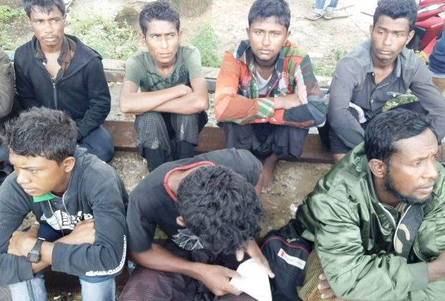 WhatsApp Image 2018-12-04 at 12.21.50 Etnis Rohingya asal Myanmar yang terdampar Aceh Timur diamankan di PPN Idi, Aceh Timur, Selasa (4/12/2018). (Foto/M. Ishak)