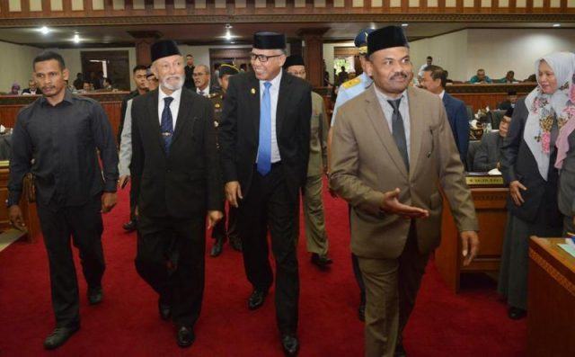 WhatsApp Image 2018-12-13 at 23.20.17(1) Pembukaan masa persidangan II DPR Aceh tahun 2018 dengan agenda penyampaian nota keuangan RAPBA tahun anggaran 2019. (Foto/Ist)