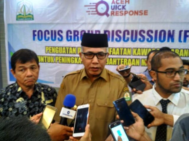 WhatsApp Image 2018-12-17 at 19.03.03 Plt Gubernur Aceh, Nova Iriansyah, dan tampak Kepala BPKS, Sayid Fadhil, pada FGD bertema Penguatan dan Pemanfaatan Kawasan Sabang untuk Peningkatan Kesejahteraan Masyarakat, Senin (17/12/2018). (Foto/Ist)