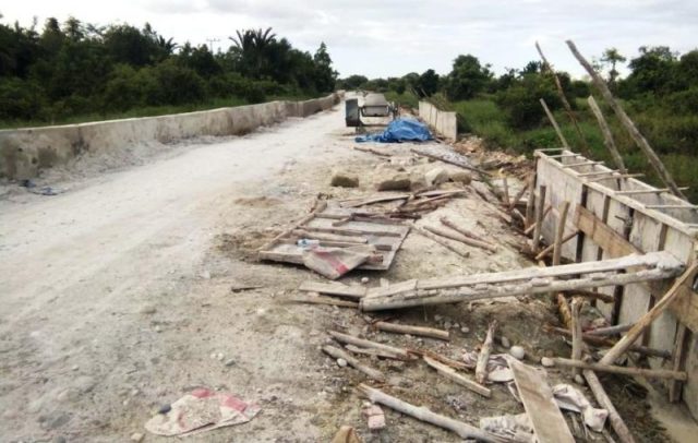 WhatsApp Image 2019-01-10 at 06.49.30 Proyek bersumber APBN DAK Penugasan, kegiatan peningkatan jalan Singkil-Teluk Rumbia yang tidak tuntas dikerjakan hingga mati anggaran 2018. (Foto/Arief H)