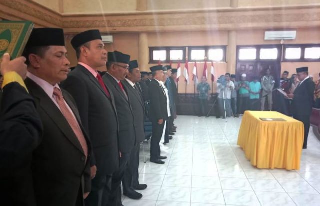 WhatsApp Image 2019-01-11 at 19.12.53 Bupati Aceh Barat, Ramli MS, melantik 171 orang pejabat eselon II, III dan IV di Aula Setdakab di Meulaboh, Jumat (11/1/2019). (Foto/Dedi Iskandar)