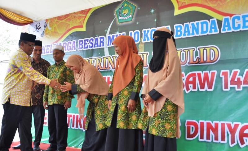 Wali Kota Banda Aceh, Aminullah Usman, pada acara pengukuhan pengurus Diniyah Al-Amin MIN 10 Banda Aceh, Kamis (17/1/2019) di Gampong Punge Blang Cut, Banda Aceh. (Foto/Ist)