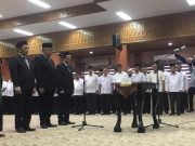 Sekda Aceh, Dermawan, melantik tiga Kepala SKPA di lingkup Pemerintah Aceh, Rabu (30/1/2019), di Banda Aceh. (Foto/Ist)