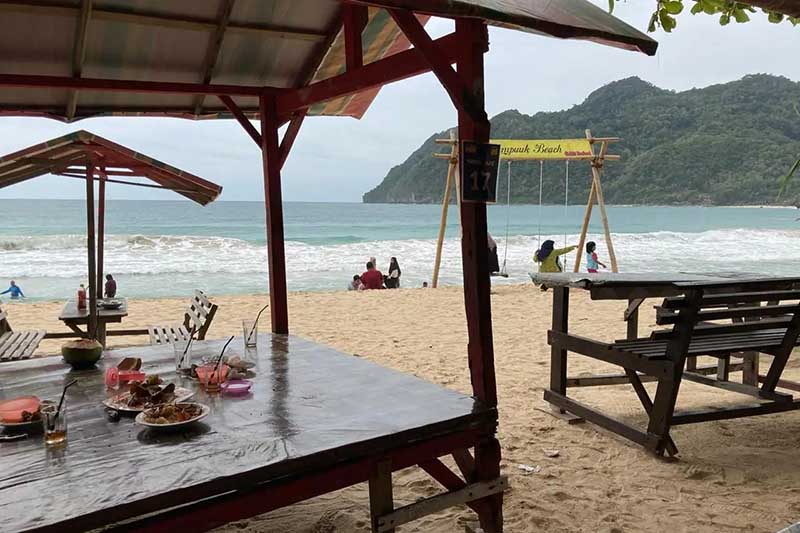 Sejak Pandemi COVID-19, Pantai Lampu'uk Tak Seindah Ekonomi Pengelolanya |  Waspada Aceh