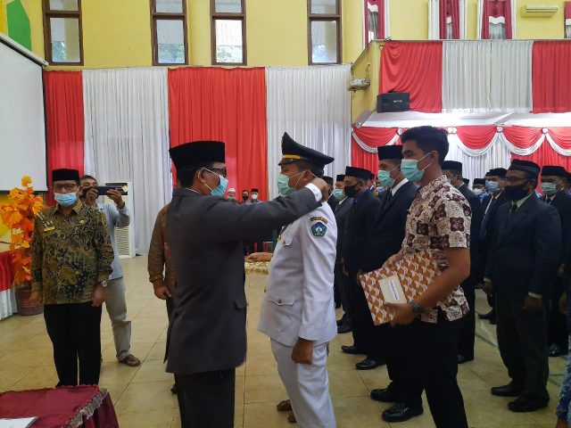 IMG-20210401-WA0037 Bupati Tgk Amran, saat melantik sejumlah penjabat di lingkungan Pemerintah Aceh Selatan, Kamis (1/4/2021). (Foto/Faisal)