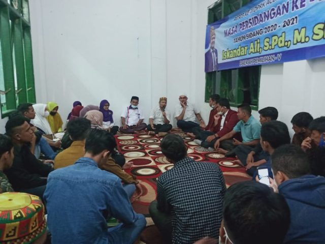 IMG-20210405-WA0017 Ketua DPRK Aceh Besar Iskandar Ali, S.Pd.,M.Si menggelar reses II DPRK Aceh Besar tahun sidang 2020-2021 dihadiri 21 OKP (Organisasi Kemasyarakatan Pemuda) dan Ormas (Organisasi Kemasyarakatan), Minggu (04/04/2021), di Sekretariat Pelajar Islam Indonesia (PII) Ingin Jaya. (Foto/Ist)