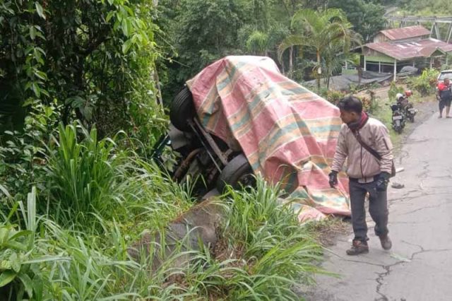 truk_terjungkal
