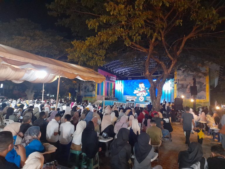Melihat Antusias Warga Saksikan Pembukaan PON, Hingga Rela Nobar di Taman Sari