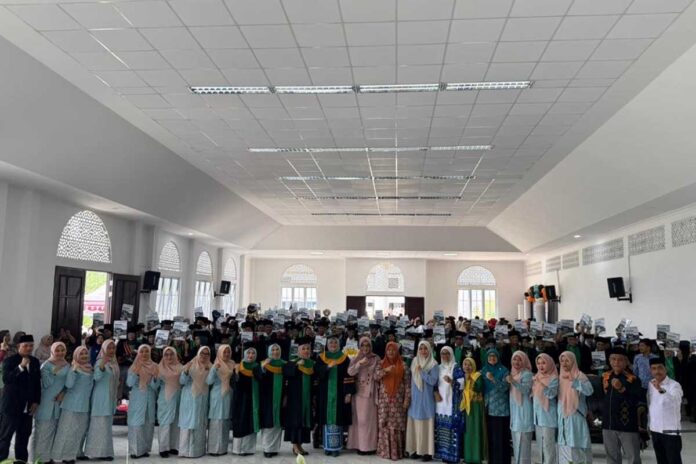 Wisudawan sekolah lansia di Kabupaten Gayo Lues. Foto Ist